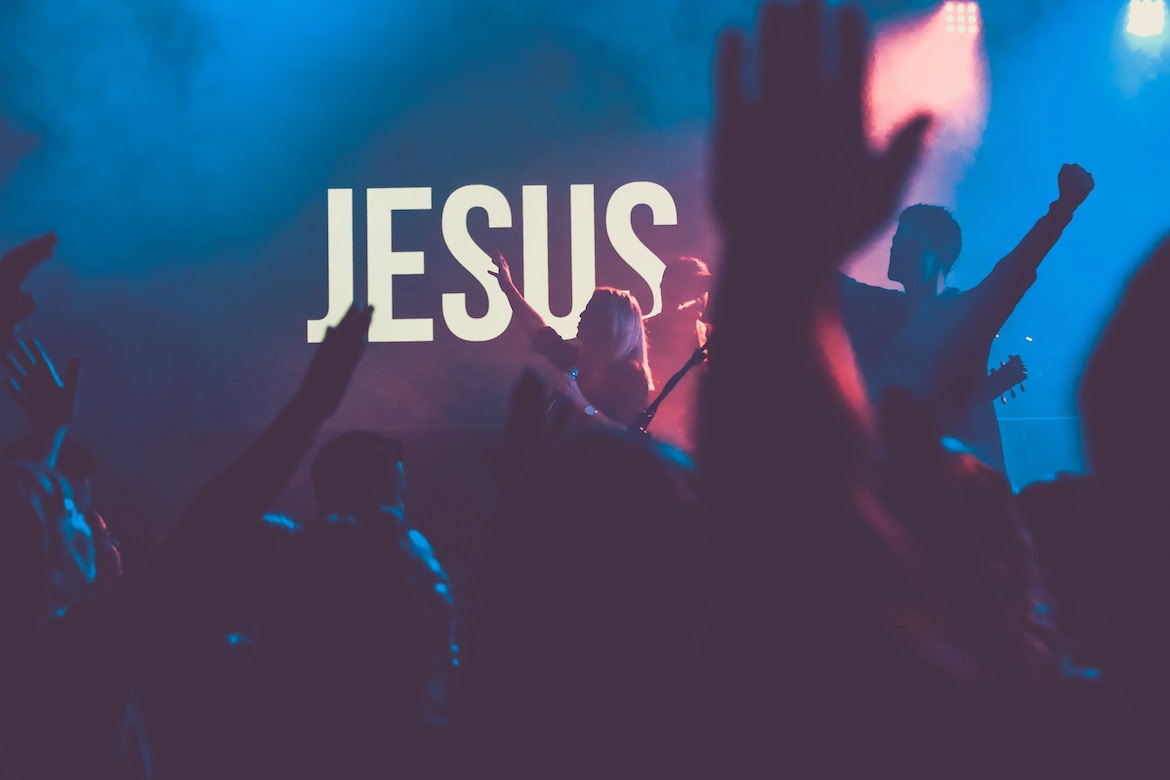 Como melhorar o áudio da sua igreja para a Páscoa