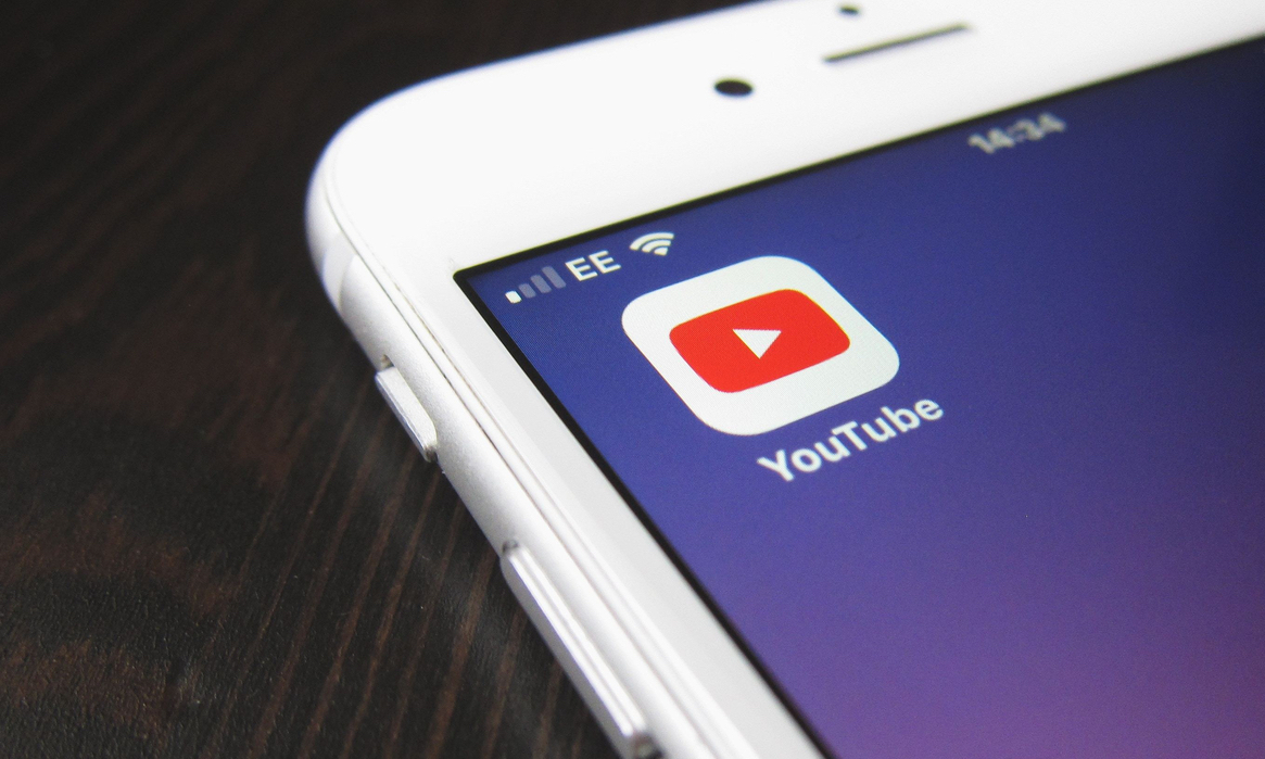 Posso mostrar legalmente vídeos do YouTube na igreja?