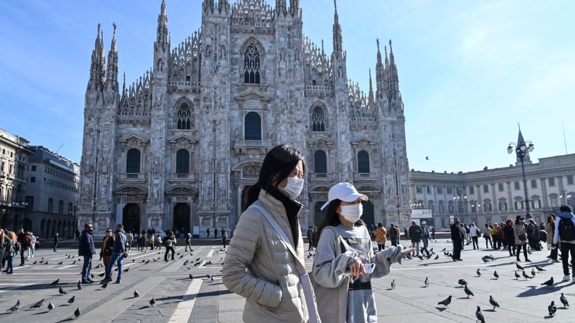 Igrejas italianas transmitem missas via TV ou streaming para enfrentar as barreiras do coronavírus